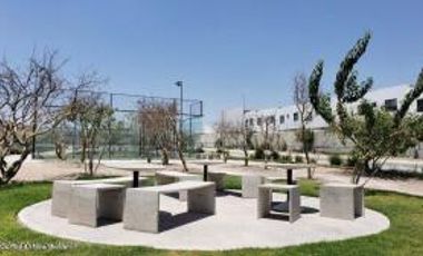 Altos de Juriquilla - RENTA. Departamento con cuarto de servicio, 3 recamaras