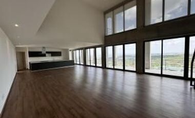 Altos de Juriquilla - RENTA. Departamento con cuarto de servicio, 3 recamaras