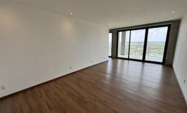 Altos de Juriquilla - RENTA. Departamento con cuarto de servicio, 3 recamaras