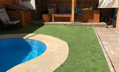 CASA EN VENTA CON PISCINA TEMPERADA 4D/3B - ESTANCIA LIRAY/COLINA