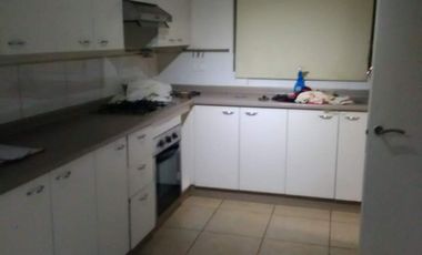 CASA EN VENTA CON PISCINA TEMPERADA 4D/3B - ESTANCIA LIRAY/COLINA