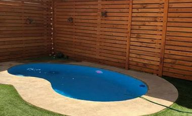 CASA EN VENTA CON PISCINA TEMPERADA 4D/3B - ESTANCIA LIRAY/COLINA