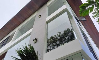 Elegant 3-Storey 4-Bedroom Residence with Pool & Elevator in Prestigious Hillsborough Alabang