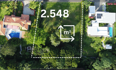 Lotes en el condominio casa de campo en Restrepo a un excelente precio