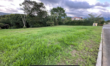 Lotes en el condominio casa de campo en Restrepo a un excelente precio