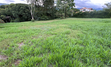 Lotes en el condominio casa de campo en Restrepo a un excelente precio