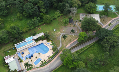 Lotes en el condominio casa de campo en Restrepo a un excelente precio