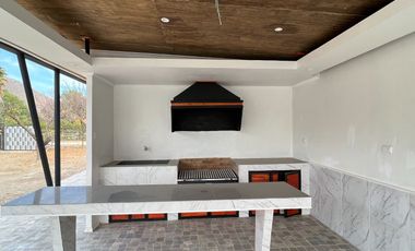 Parcela 5000 mt2 con casa Agua y Luz