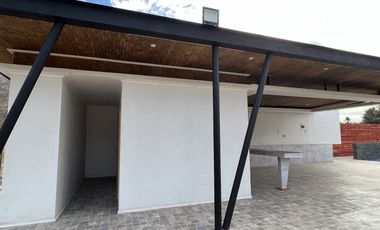 Parcela 5000 mt2 con casa Agua y Luz