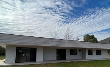 Parcela 5000 mt2 con casa Agua y Luz