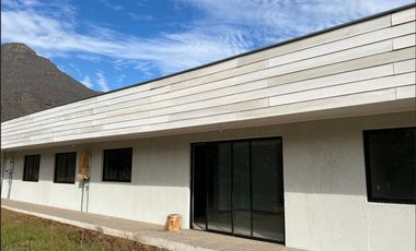 Parcela 5000 mt2 con casa Agua y Luz