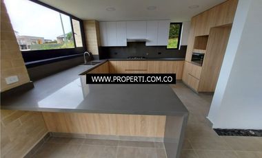 Casa en Arriendo Loma del Escobero Envigado