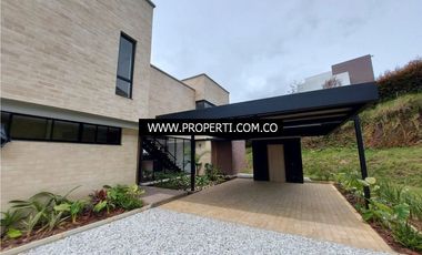 Casa en Arriendo Loma del Escobero Envigado