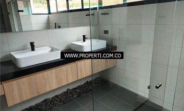 Casa en Arriendo Loma del Escobero Envigado