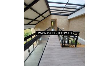Casa en Arriendo Loma del Escobero Envigado