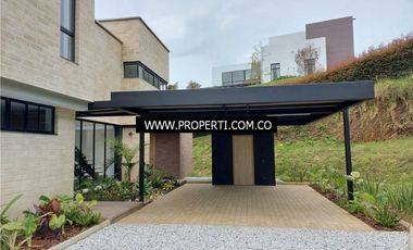 Casa en Arriendo Loma del Escobero Envigado