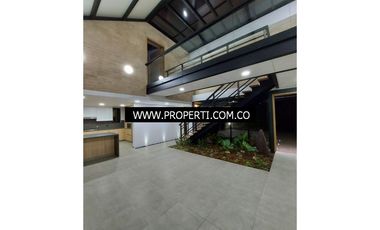 Casa en Arriendo Loma del Escobero Envigado
