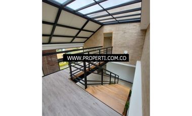 Casa en Arriendo Loma del Escobero Envigado