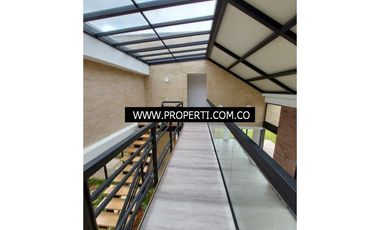 Casa en Arriendo Loma del Escobero Envigado