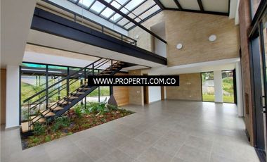 Casa en Arriendo Loma del Escobero Envigado