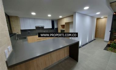 Casa en Arriendo Loma del Escobero Envigado