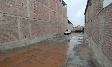 VENTA - SUPER OCASION DE GRAN TERRENO CON SERVICIOS EN SJM