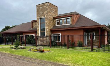 Vendemos en Temuco  hermosa casa en Lomas del Carmen