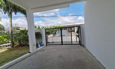 Townhouse Subdivision near Las Piñas Riverdrive