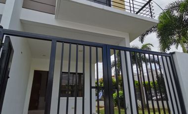 Townhouse Subdivision near Las Piñas Riverdrive