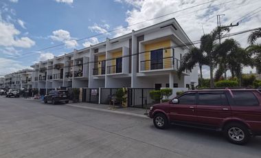 Townhouse Subdivision near Las Piñas Riverdrive