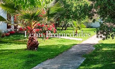 Leon Propiedades arrienda 2ha.con hermosa casa y piscina en sector Los Naranjos, Curacavi.