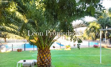 Leon Propiedades arrienda 2ha.con hermosa casa y piscina en sector Los Naranjos, Curacavi.