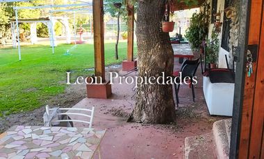 Leon Propiedades arrienda 2ha.con hermosa casa y piscina en sector Los Naranjos, Curacavi.
