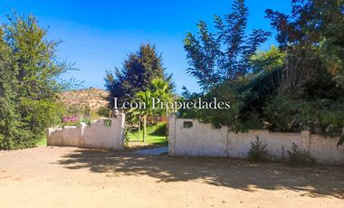 Leon Propiedades arrienda 2ha.con hermosa casa y piscina en sector Los Naranjos, Curacavi.