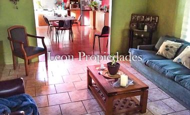 Leon Propiedades arrienda 2ha.con hermosa casa y piscina en sector Los Naranjos, Curacavi.