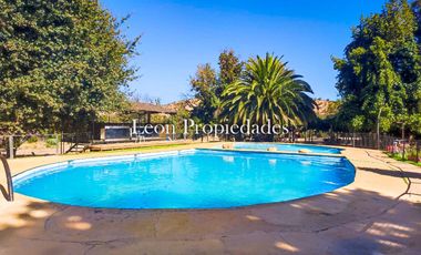 Leon Propiedades arrienda 2ha.con hermosa casa y piscina en sector Los Naranjos, Curacavi.