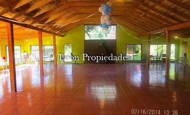 Leon Propiedades arrienda 2ha.con hermosa casa y piscina en sector Los Naranjos, Curacavi.