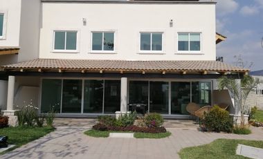 Casa en condominio alberca al sur de Cuernavaca Morelos