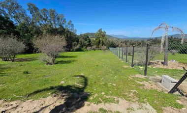 Parcela semi plana a solo 15 minutos del pueblo, red de agua, luz y portería