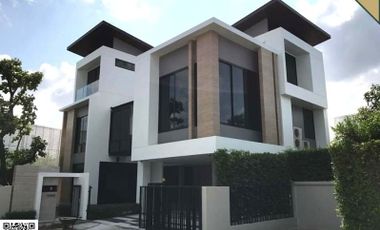 [For Sale and Rent ] Beautiful 3-Storeys Detached House, modern, simple, luxury, Nirvana Beyond Suanluang Rama9