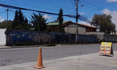 Venta de terreno de 2.462 m2 comercial en Calderón