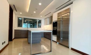Unfurnished 3Br unit for sale in Two Roxas Triangle