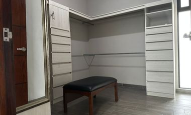 CASA EN RENTA EN CONDOMINIO XV