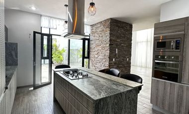 CASA EN RENTA EN CONDOMINIO XV