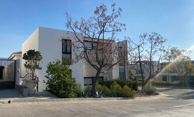 CASA EN RENTA EN CONDOMINIO XV