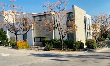 CASA EN RENTA EN CONDOMINIO XV