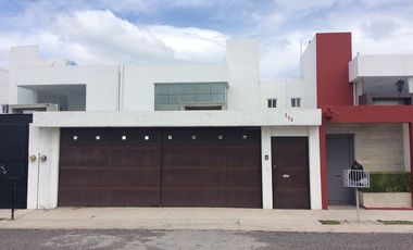 casa en renta en juriquilla cerca de UVM
