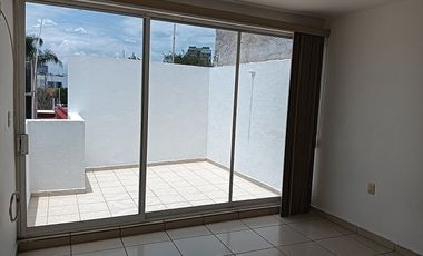 casa en renta en juriquilla cerca de UVM