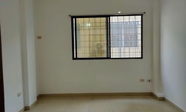 Suite de alquiler en La Garzota, 1 parqueo, Incluye agua potable.