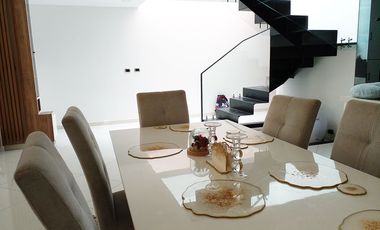 PR7909 Casa en arriendo en Envigado